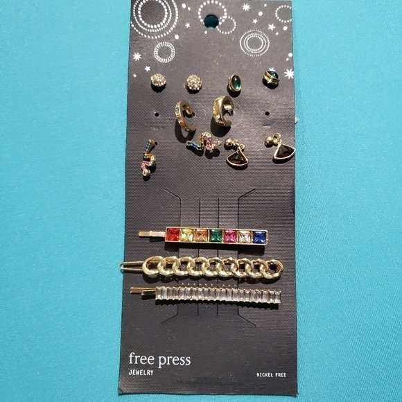 Earring and Hair Accessory Set Free Press NWT - Picture 1 of 3